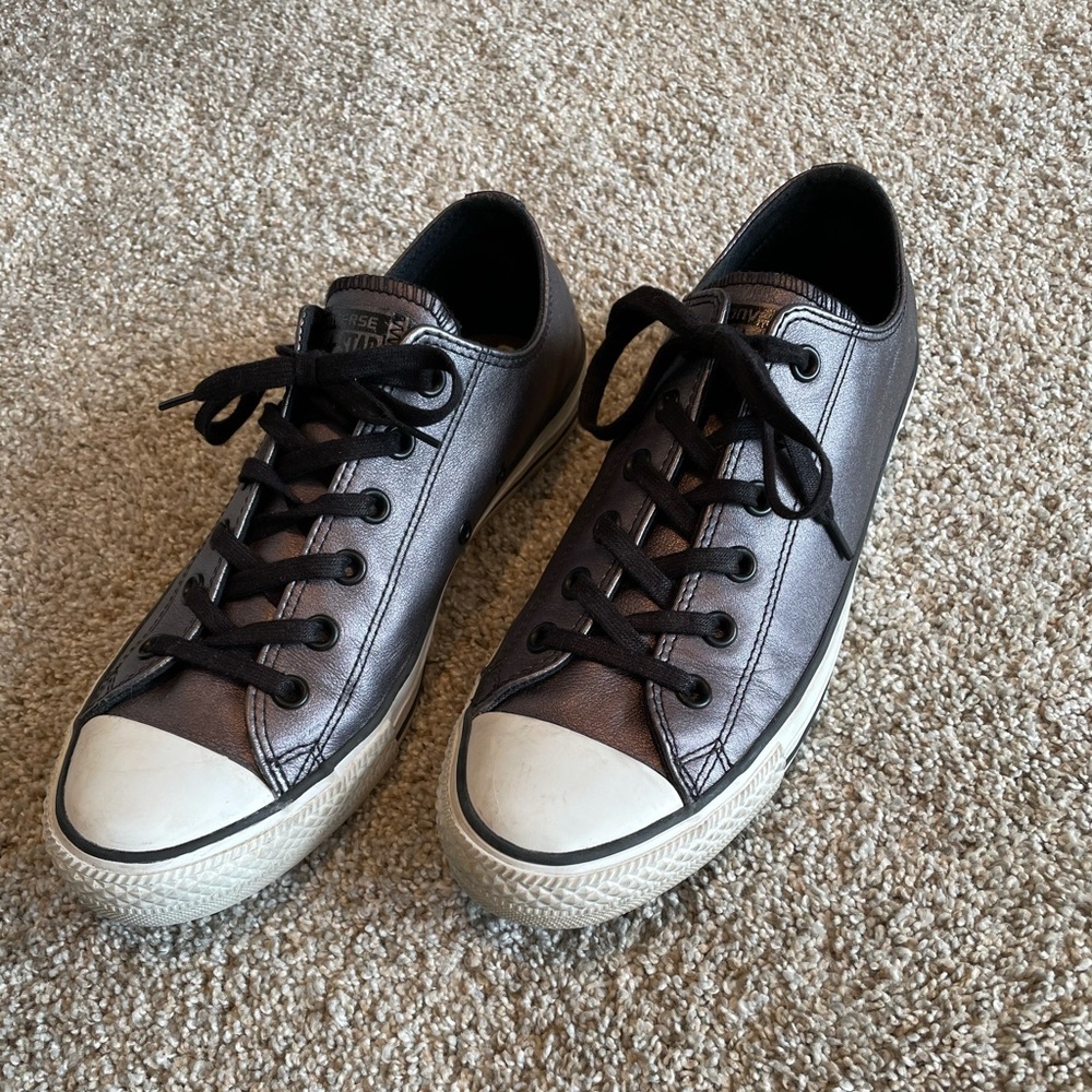 Converse Chuck Taylor leather women’s shoes. 10